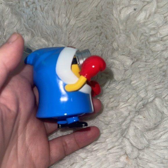 Minions bedtime story Boxing fundamentals resin plastic sculpture blue /red NWT - Picture 8 of 10